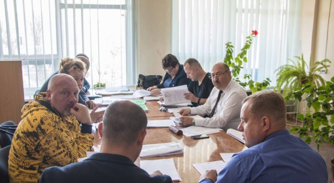 В горсовете Николай Гусаков провел совещание с председателями депутатских комиссий