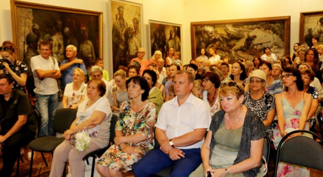 Николай Гусаков выступил на выставке работ известного художника Евгения Карцыганова