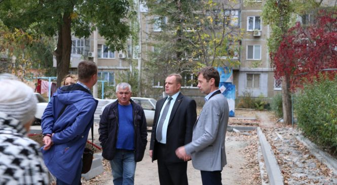 Николай Гусаков проинспектировал ход работ по программе «Городская среда»