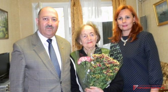 Депутат Валерий Арустамян поздравил ветерана ВОВ с юбилеем