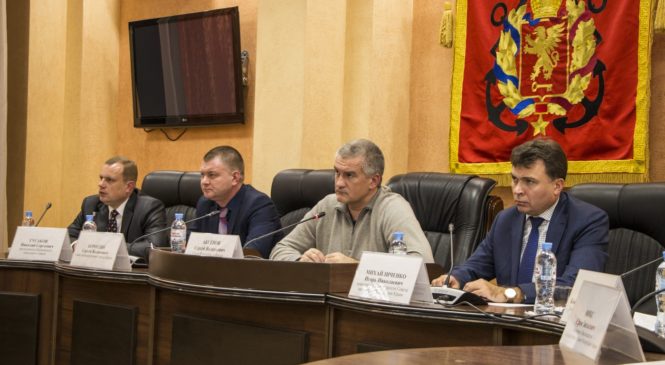 Глава республики провел совещание по итогам масштабного приема граждан в Керчи
