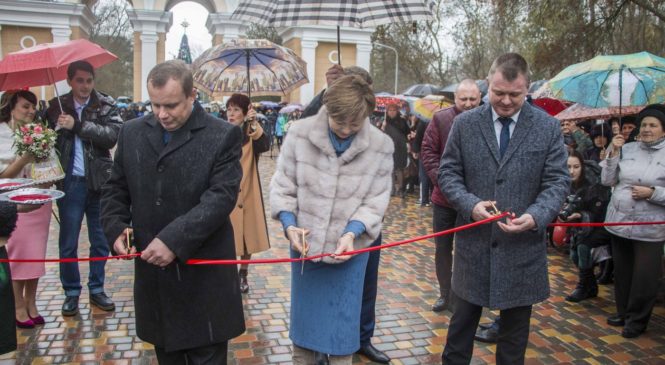 В Керчи открыт обновленный Молодежный парк