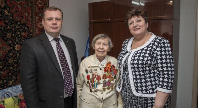 95-летний юбилей отмечает ветеран войны, керчанка Нина Власовна Герасименко