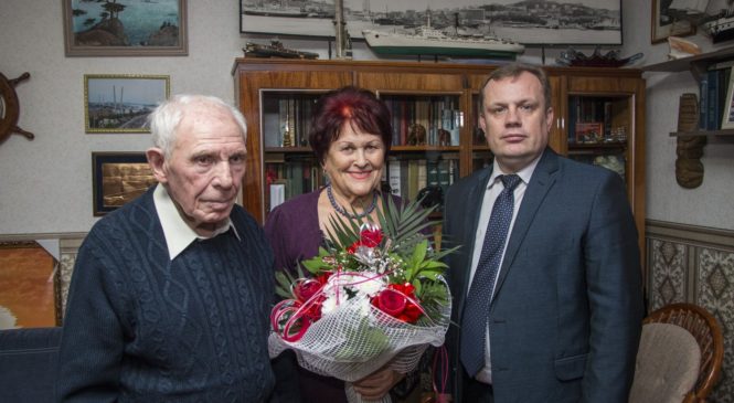 Николай Гусаков поздравил с 60-летней годовщиной совместной жизни чету Золотых