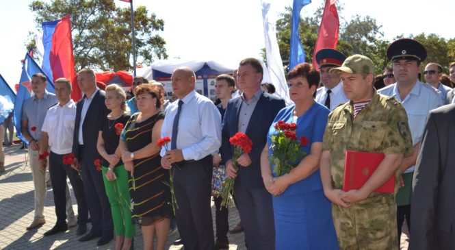 В Керчи прошла патриотическая акция «Открытие Аллеи Памяти в городе-герое Керчи»