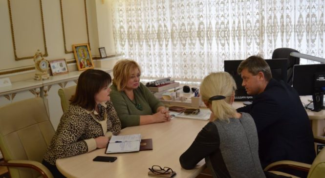 Мая ХУЖИНА провела встречу с начальником департамента труда и социальной защиты населения