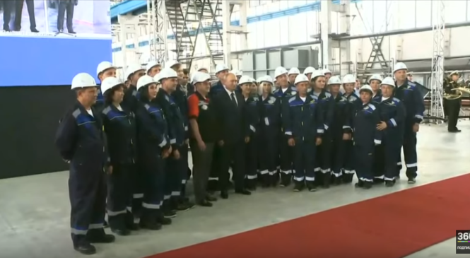 В Керчи Президент России Владимир ПУТИН принял участие в церемонии закладки боевых кораблей