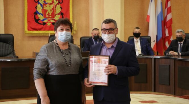 В Керчи поздравили сотрудников органов местного самоуправления