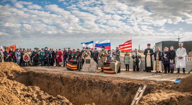 В Керчи перезахоронили останки 253 воинов, найденных во время строительства дороги