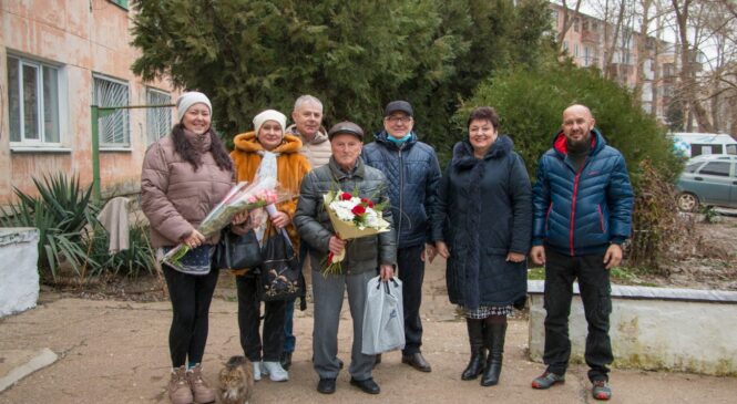 Поздравили с 90-летием ветерана труда Василия ПУКАСЯ