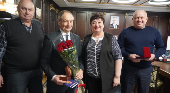 Глава муниципального образования поздравила с юбилеем главного редактора городской газеты
