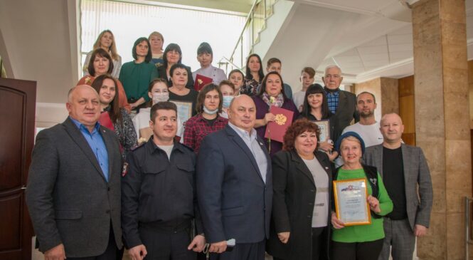 В годовщину Референдума о статусе Крыма юным керчанам вручили паспорта