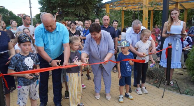 В Керчи открыли обновлённый сквер по ул. 1-й Пятилетки