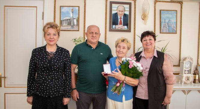 С 80-летием руководство города поздравило активистку Лидию ХОДУС