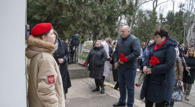 В День Героев Отечества открыли мемориальные таблички керчанам, погибшим в СВО