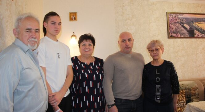 Руководство города поздравляет с 15-летием сына погибшего в СВО керчанина