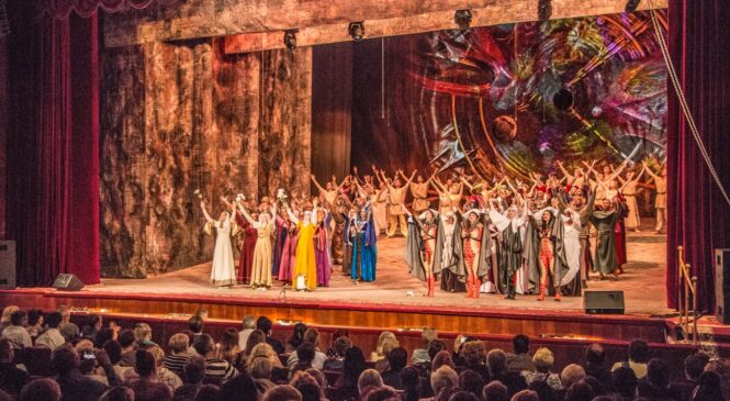 Донецкий государственный академический театр оперы и балета начал гастроли с Керчи