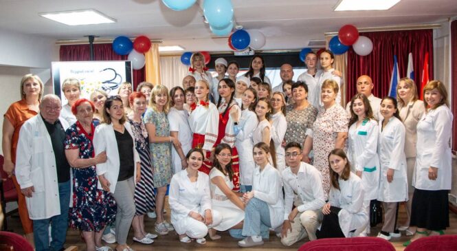 Ольга СОЛОДИЛОВА поздравила коллектив и учащихся медицинского колледжа