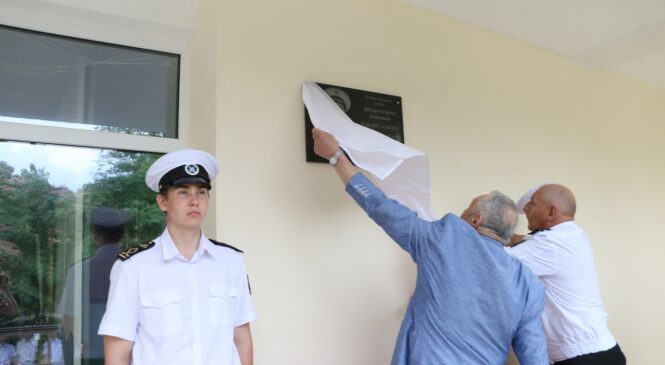 На здании Судомеханического техникума открыли мемориальную табличку погибшему в СВО Георгию ШАКУРО