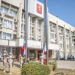 В Керчи в День Государственного Флага Российской Федерации торжественно подняли триколор