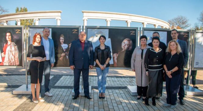 В Керчи открылась фотовыставка «Жена и мать Героя.Крым»