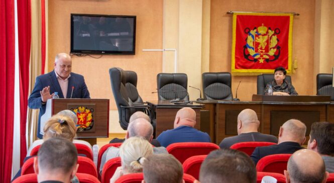 На 102-й сессии Керченского городского совета прозвучал отчёт главы администрации Святослава БРУСАКОВА о проделанной в 2023 году работе
